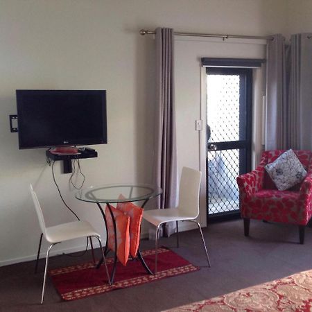 Lakeside City Apartments - Penthouse And Studio โรโตรัว ภายนอก รูปภาพ