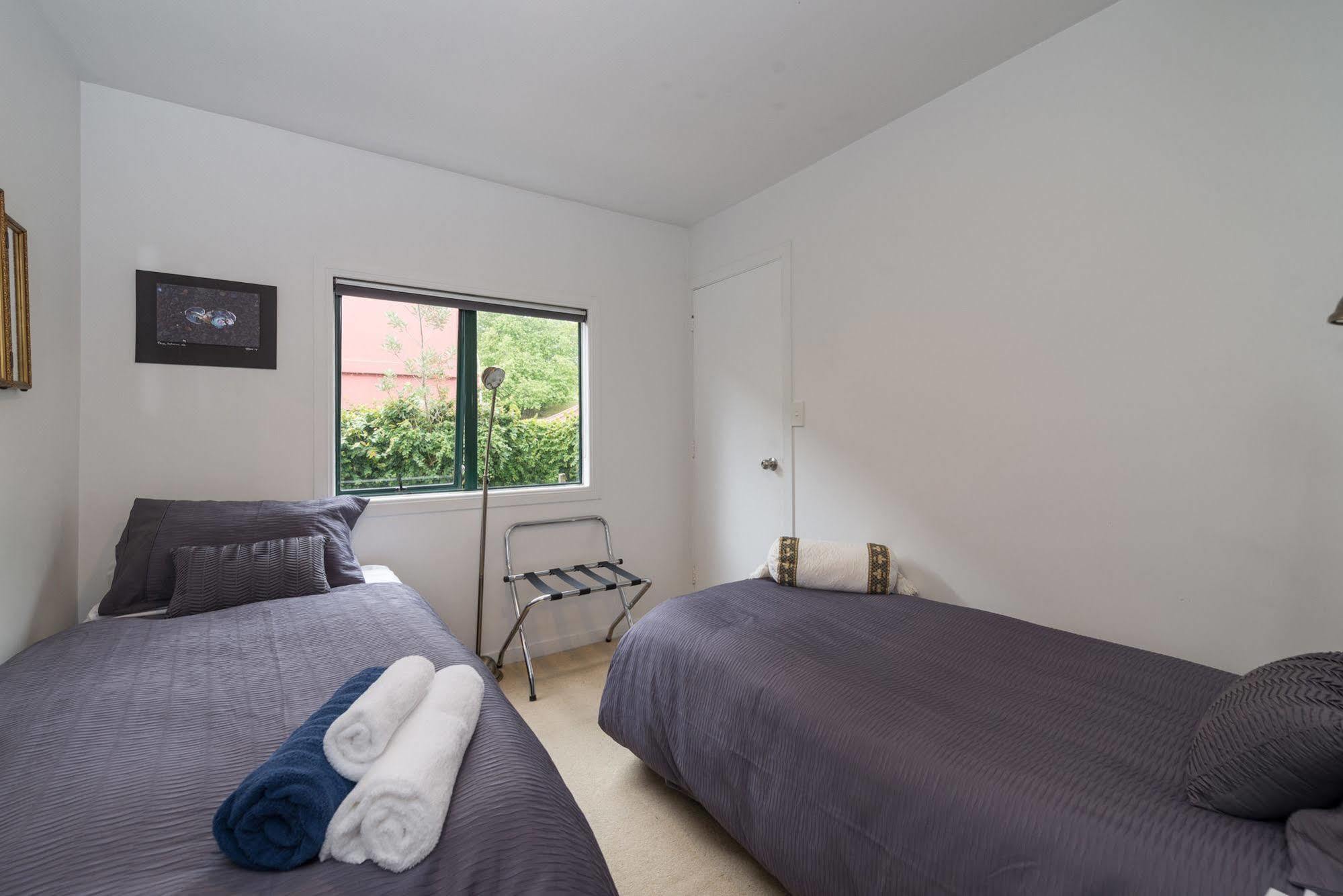 Lakeside City Apartments - Penthouse And Studio โรโตรัว ภายนอก รูปภาพ