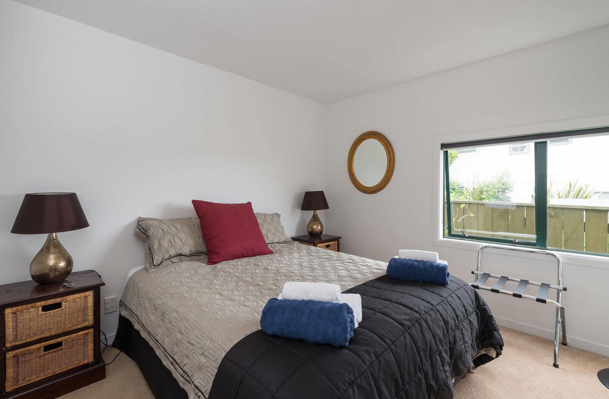 Lakeside City Apartments - Penthouse And Studio โรโตรัว ภายนอก รูปภาพ