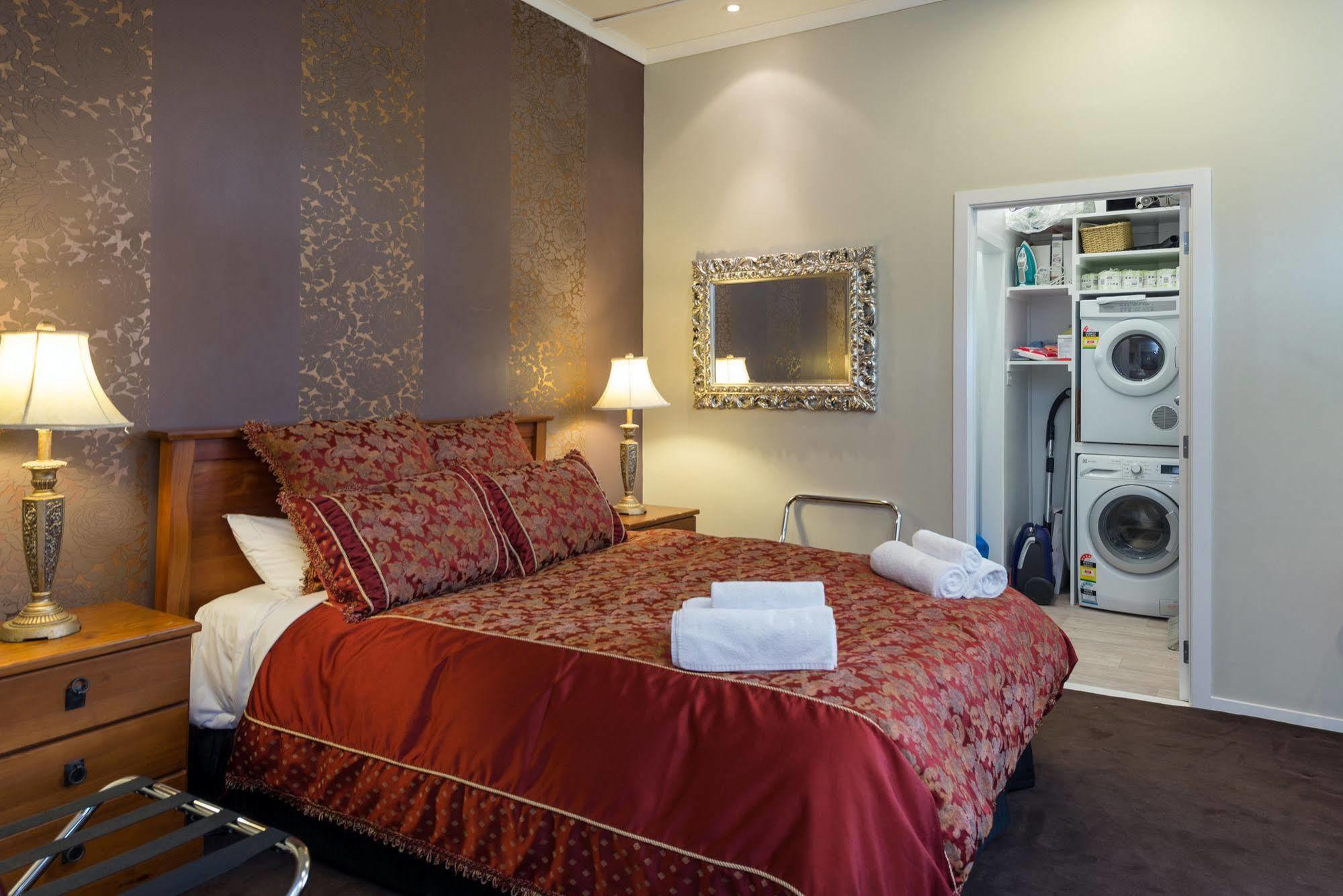 Lakeside City Apartments - Penthouse And Studio โรโตรัว ภายนอก รูปภาพ