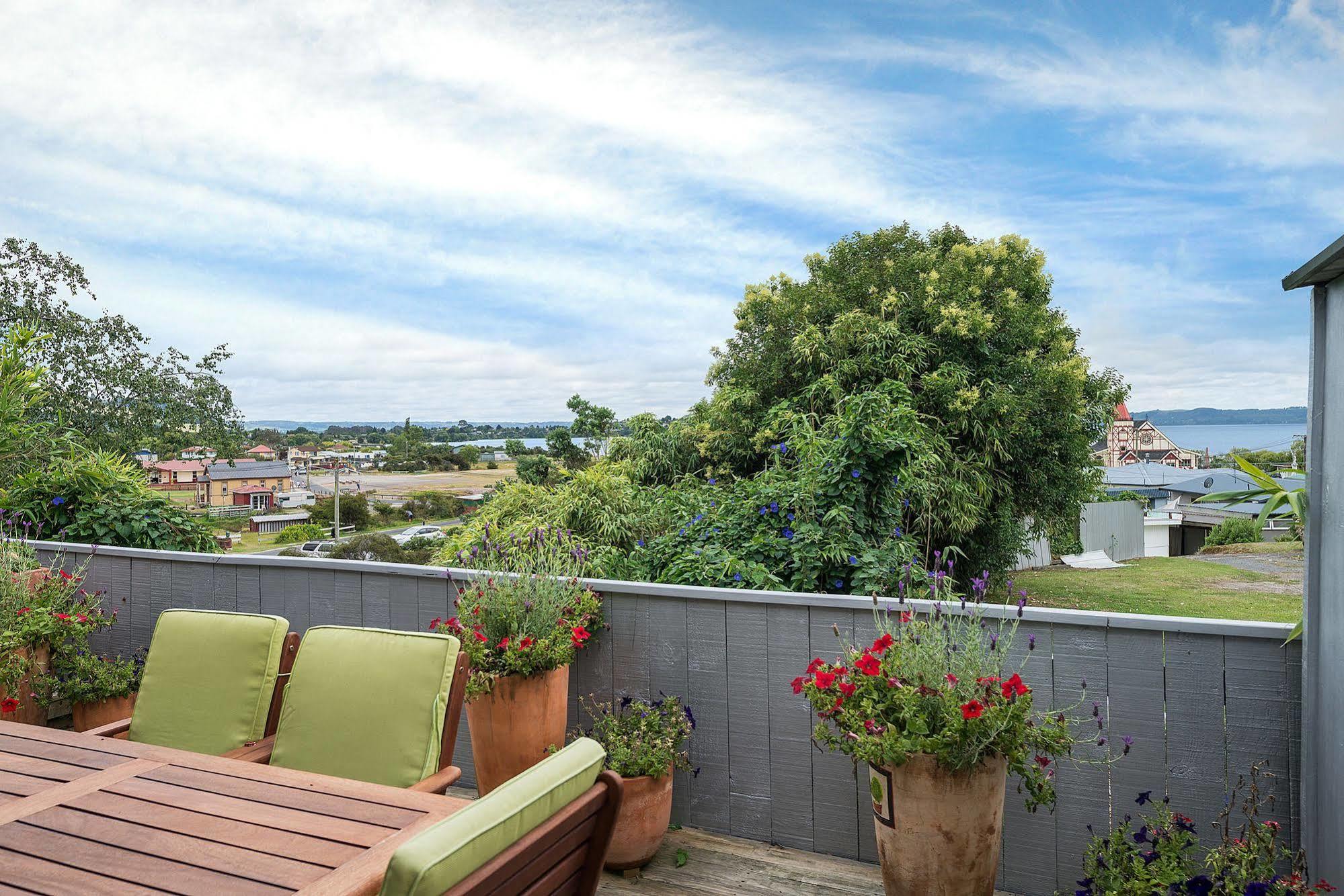 Lakeside City Apartments - Penthouse And Studio โรโตรัว ภายนอก รูปภาพ