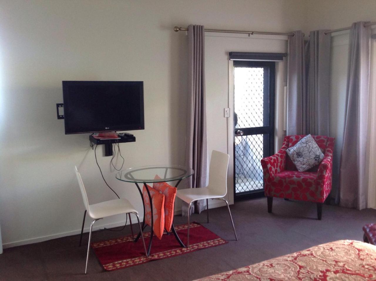 Lakeside City Apartments - Penthouse And Studio โรโตรัว ภายนอก รูปภาพ
