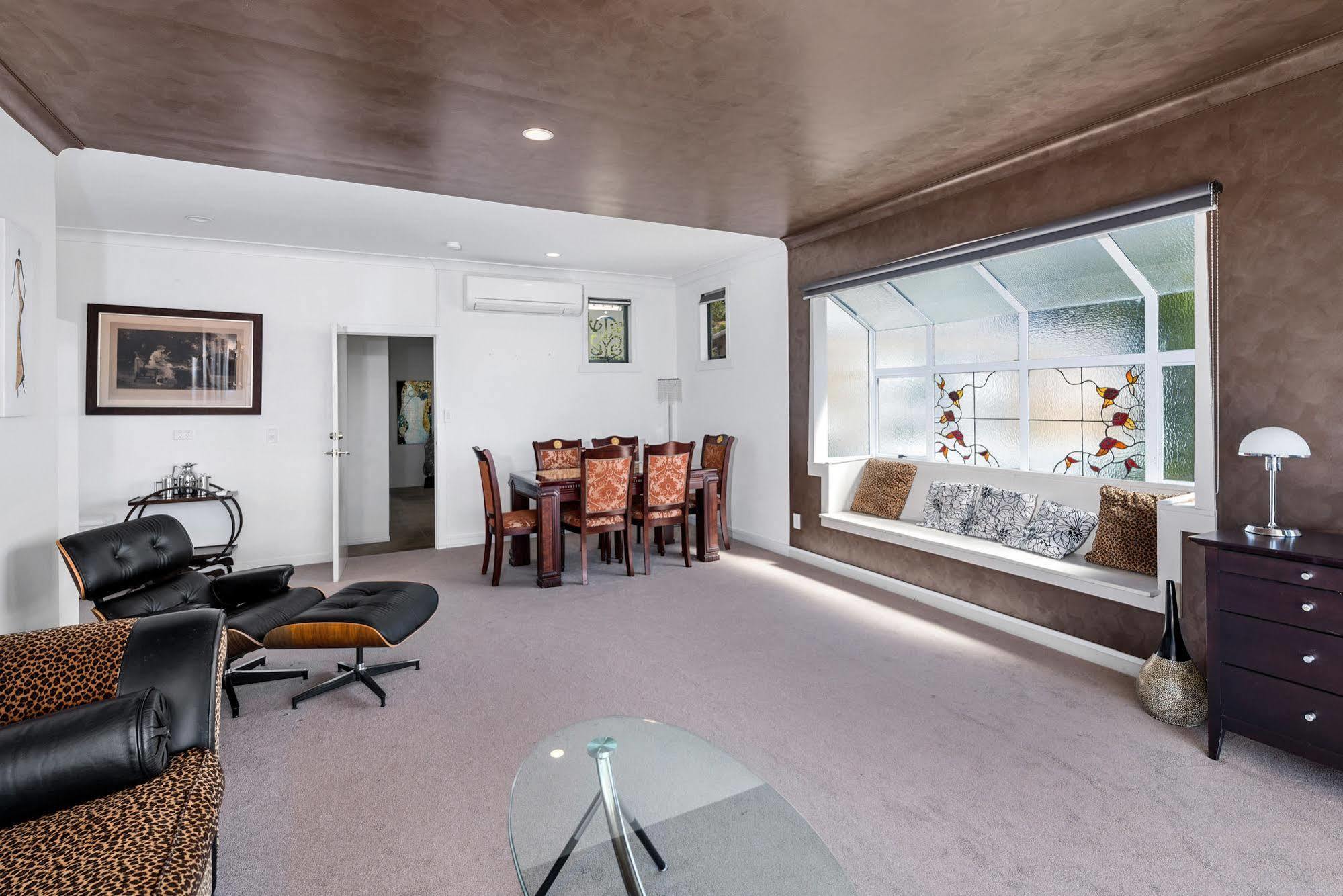 Lakeside City Apartments - Penthouse And Studio โรโตรัว ภายนอก รูปภาพ